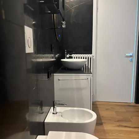아파트 Modern With Balcony & View 베르바니아