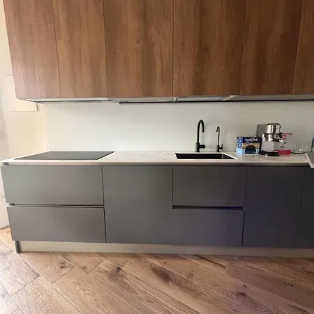 Modern With Balcony & View * 베르바니아
