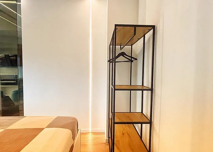 Modern With Balcony & View アパート ヴェルバーニア